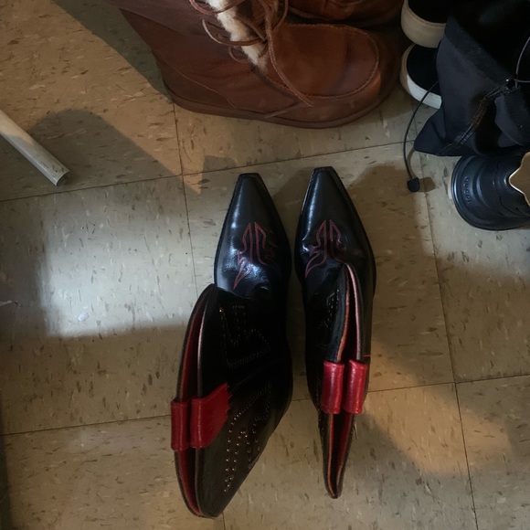 Frye Black Cowboy Red Studded Leather Women’s Western Daisy Duke 77780 - Picture 13 of 14